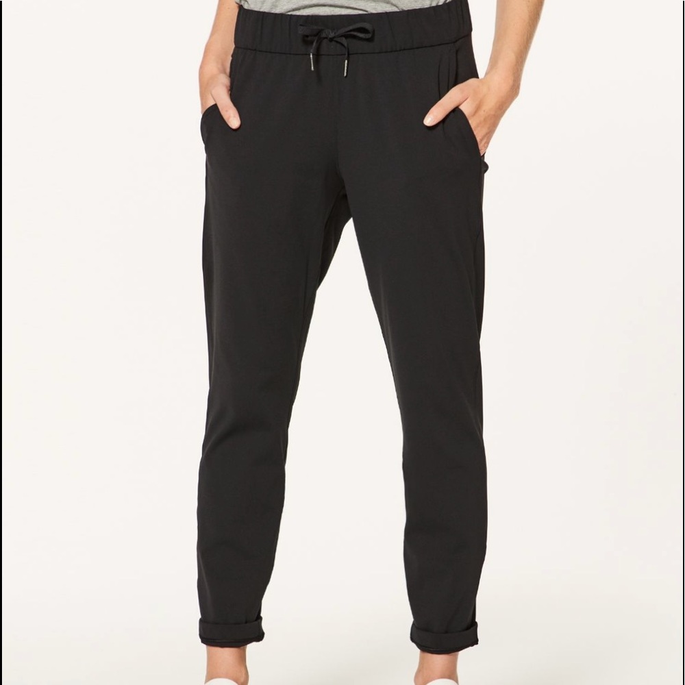 LIKE NEW Lululemon on the fly pant, black, size 4